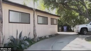 Nina Hartley scopata al suo rientro a casa