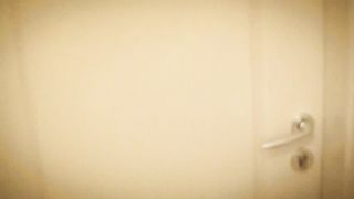 Fa la puttana a pagamento in hotel