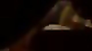 La inculo mentre guardiamo un  porno