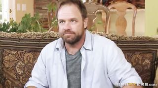 Alexia si scopa da anni  il migliore amico di suo marito