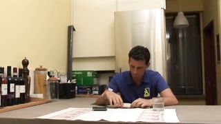 MAMMA PORCA CONSOLA IL FIGLIO