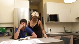 MAMMA PORCA CONSOLA IL FIGLIO