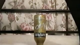 Mi infilo una bottiglia di CAMPARI  MIX tutta nel culo