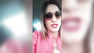 Esibizionista si scopa con mazza da baseball