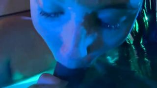 Giovane romana succhia un cazzo nero