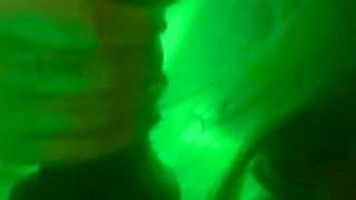 Giovane romana succhia un cazzo nero