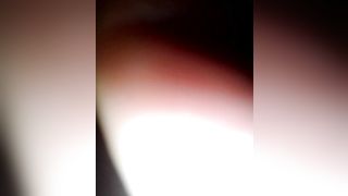 Mi sego e sborro guardando un bel film porno