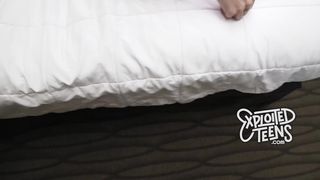 Sexy teen amatoriale fa il suo primo porno