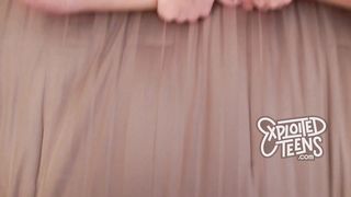 Bionda di 19 anni ama la gola profonda