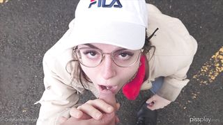 Ema Lee pissing