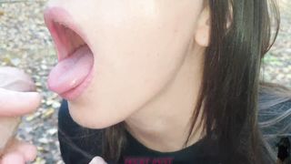 Nicky Mist golosona nel bosco