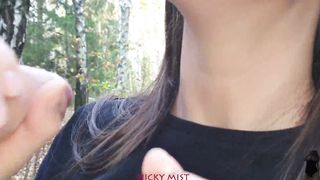 Nicky Mist golosona nel bosco