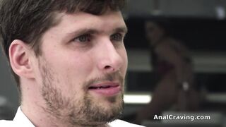 A Tina piace il dildo in culo e il cazzo in bocca