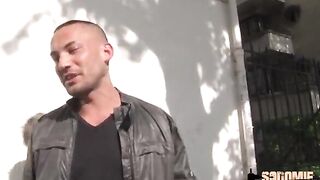 Puttaniere rimorchia una bella puttanella