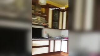 Sgualdrina italiana scherza con l'amica