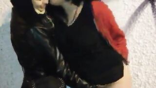 Ditalino e leccata di fica per due lesbiche