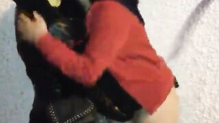 Ditalino e leccata di fica per due lesbiche