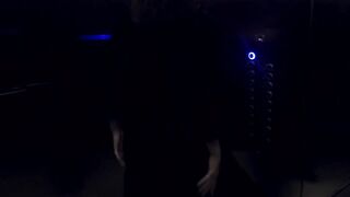 MILF spompina uno sconosciuto