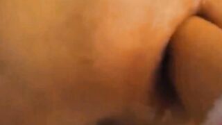 Quanto è godurioso farsi aprire il culo da una bella manina...