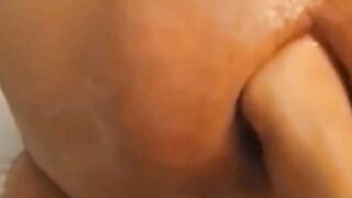 Quanto è godurioso farsi aprire il culo da una bella manina...