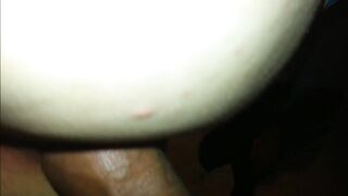 La tettona lo prende nel culo