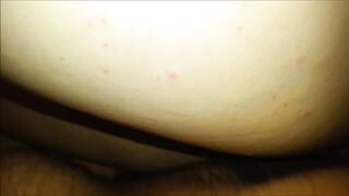 La tettona lo prende nel culo