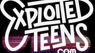 Teen bionda con figa carnosa succhia il cazzo