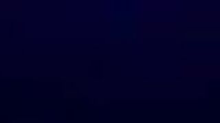 Bella teenager a passeggio nel parco