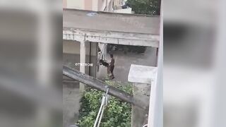 VERGOGNA ci SONO BAMBINI CHE GUARDANO !