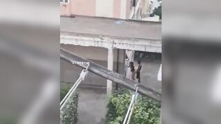 VERGOGNA ci SONO BAMBINI CHE GUARDANO !