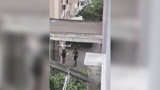 VERGOGNA ci SONO BAMBINI CHE GUARDANO !