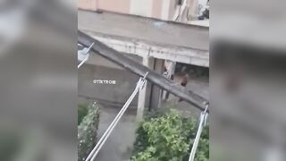 VERGOGNA ci SONO BAMBINI CHE GUARDANO !