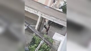 VERGOGNA ci SONO BAMBINI CHE GUARDANO !