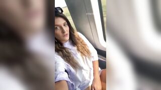 La ZOCCOLA si masturba in TRENO