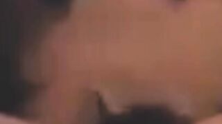 Lo succhio e lecco lentamente