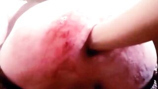 Un culo ben frustato prima di essere fistato