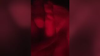 Cinese sega cazzo mezzo moscio