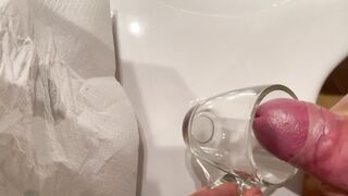 Bicchiere mezzo pieno o mezzo vuoto ?