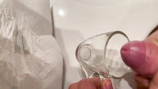 Bicchiere mezzo pieno o mezzo vuoto ?