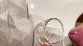 Bicchiere mezzo pieno o mezzo vuoto ?