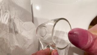 Bicchiere mezzo pieno o mezzo vuoto ?