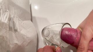 Bicchiere mezzo pieno o mezzo vuoto ?