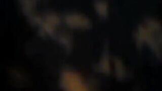 Mi porta a casa sua e mi scopa come una troia