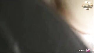 Sesso in auto con bellissima milf