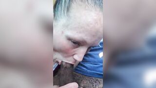 Puttanella pompa in auto il cliente