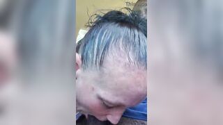 Puttanella pompa in auto il cliente