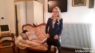 La pornodiva Lisa Monti insegnante erotica