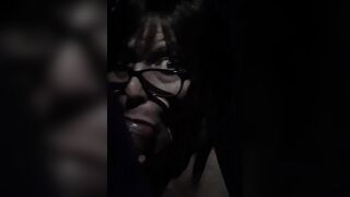 Lisa femelle  piccolo video in club privé