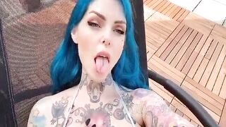 Riae, suicide girl italiana si masturba