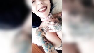 RIAE ci stuzzica con il suo corpo da peccato